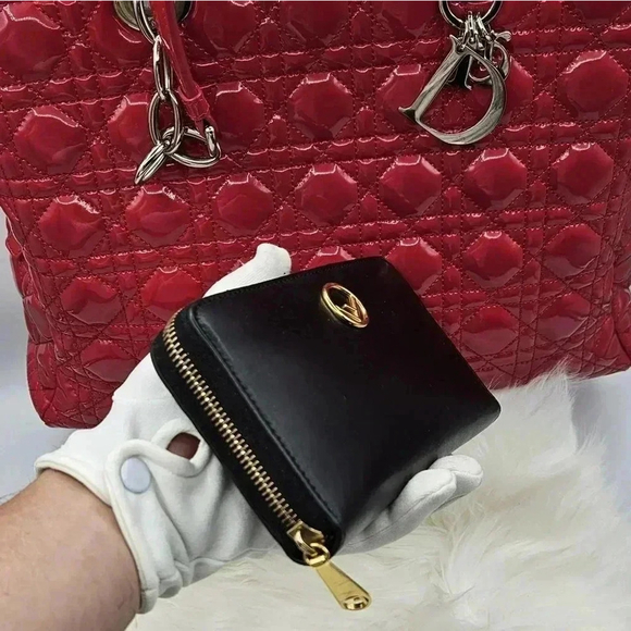 FENDI Zip Around Black Wallet - Picture 10 of 16